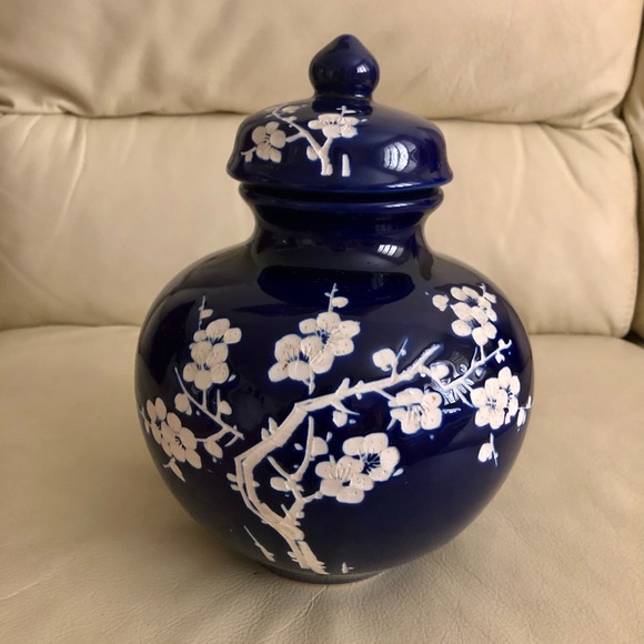 19thCenturyChinese Handcrafted Porcelain Gingerjar